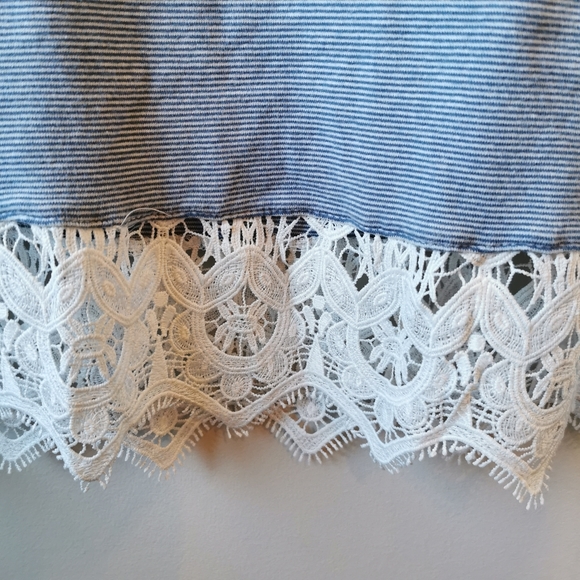 Cleo Lace Blouse - Picture 3 of 5